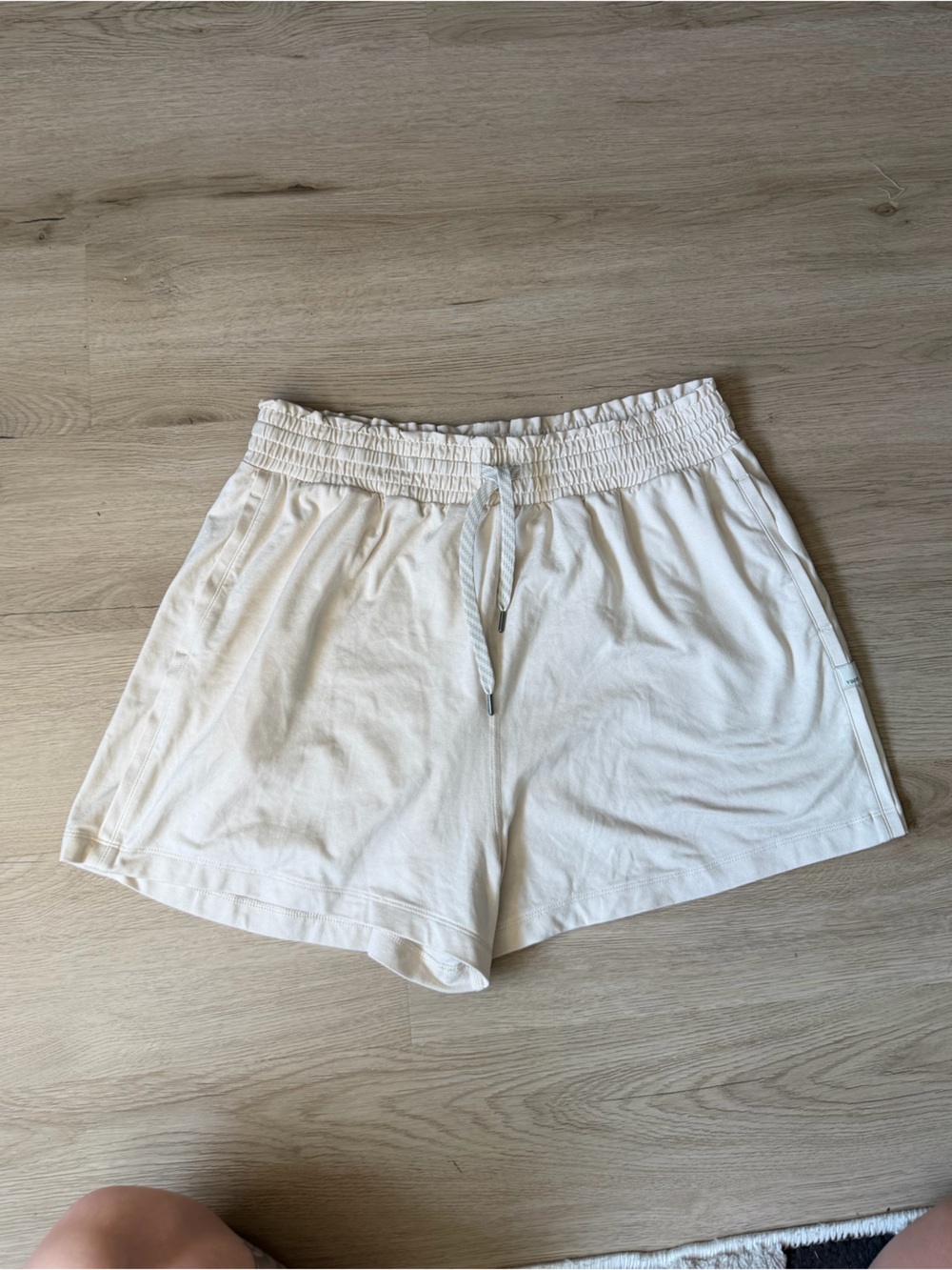 NWOT vuori halo performance 2.0 shorts